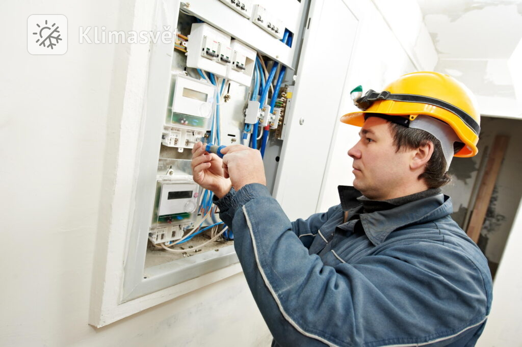 Bez revizní zprávy od elektrikáře se při žádosti o přidělení levného tarifu neobejdete.